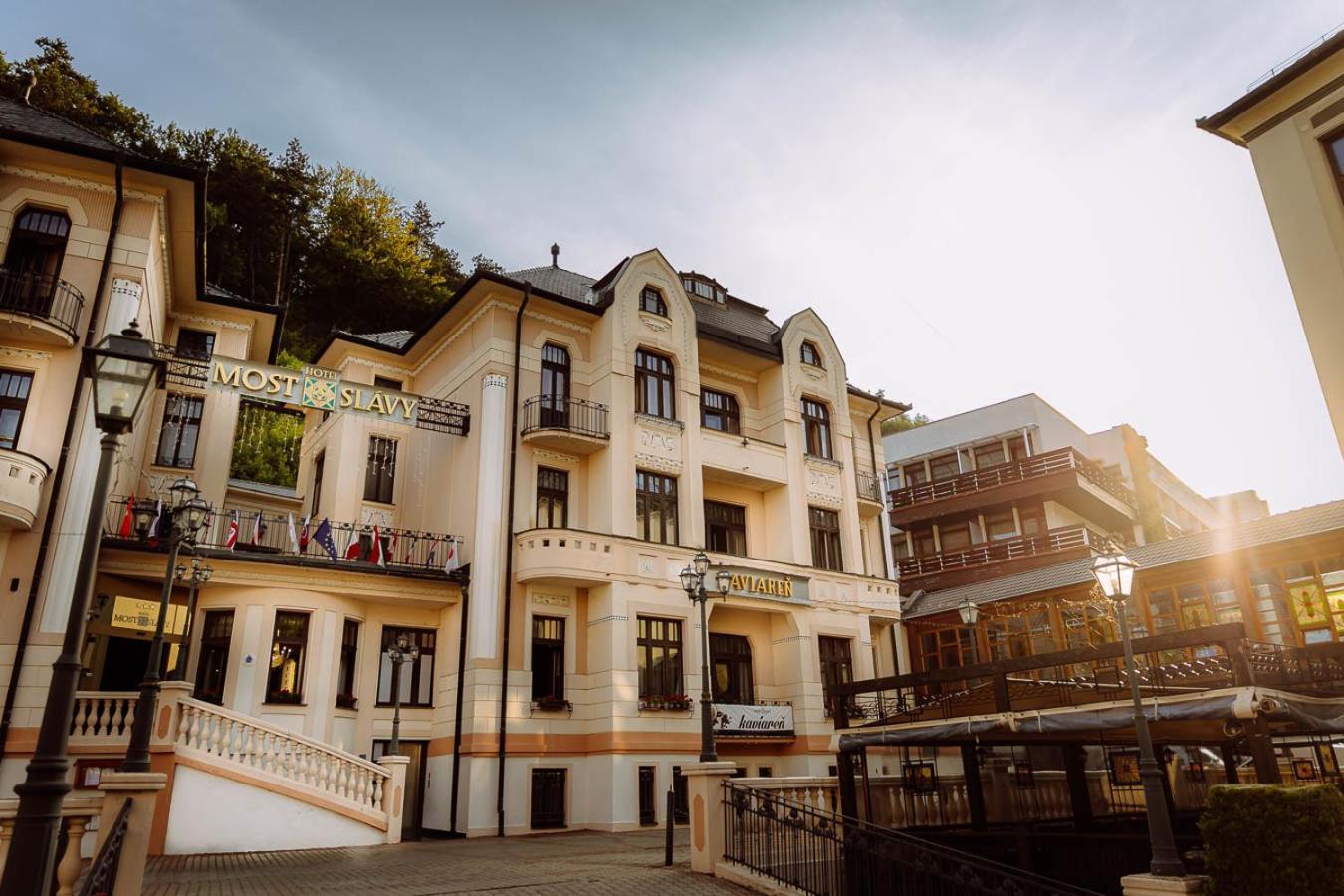 Hotel Most Slavy Trenczyńskie Cieplice Zewnętrze zdjęcie