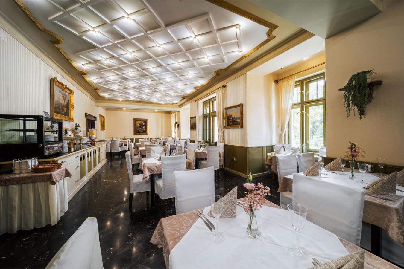 Hotel Most Slavy Trenczyńskie Cieplice Zewnętrze zdjęcie